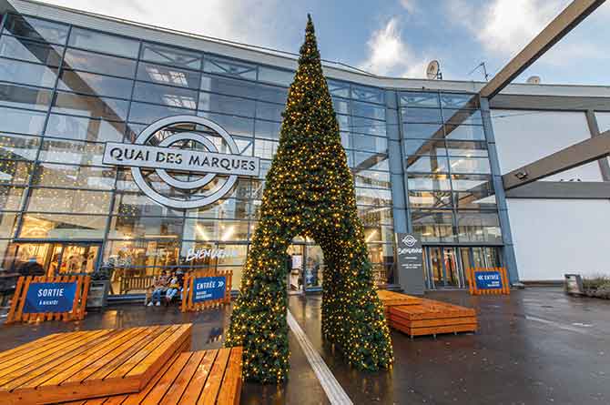 Décors majestueux et interactif sapin lumineux