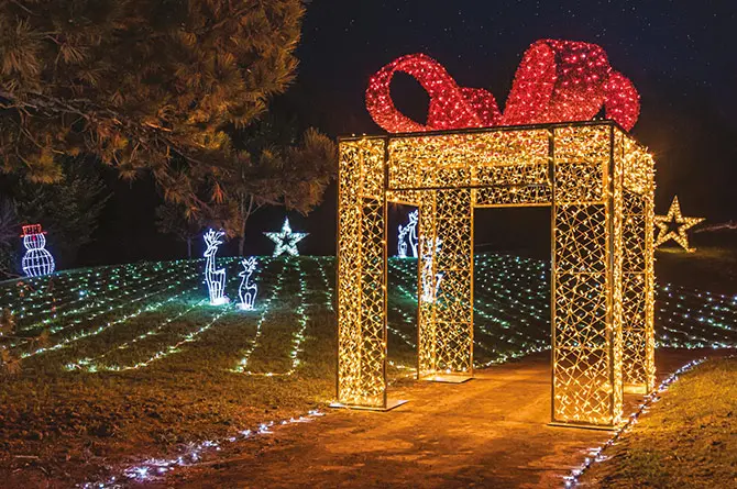 Arche cadeaux lumineux avec ruban lumineux