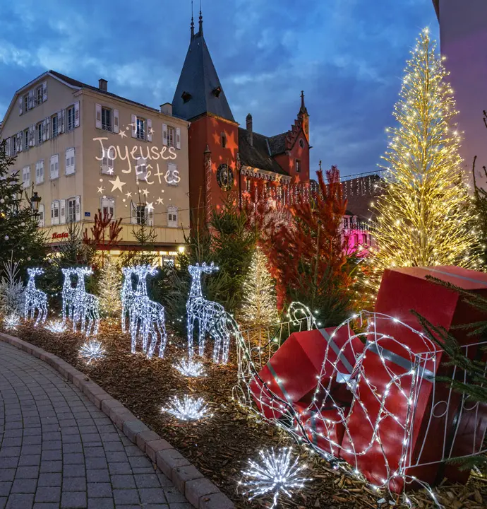 Décoration de villes traineau et rennes lumineux