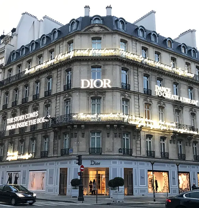 décoration de façade Dior