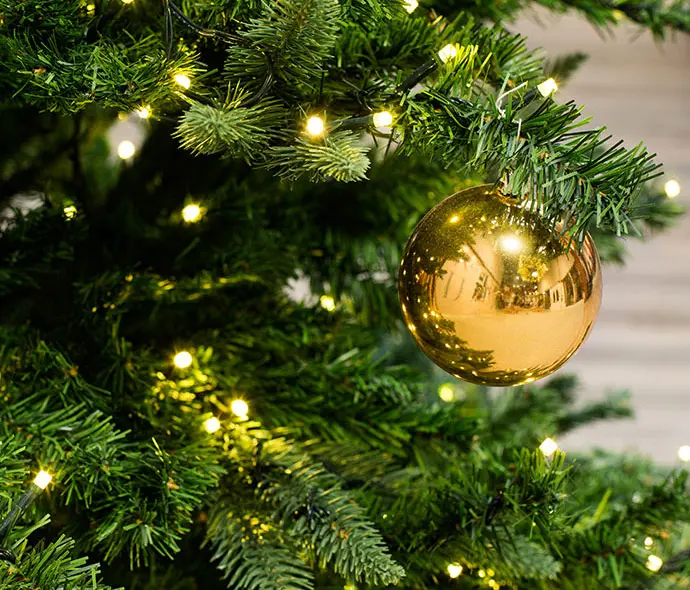 Sapin avec une guirlande led à faible consommation d'énergie une des responsabilité sociétale de Festilight