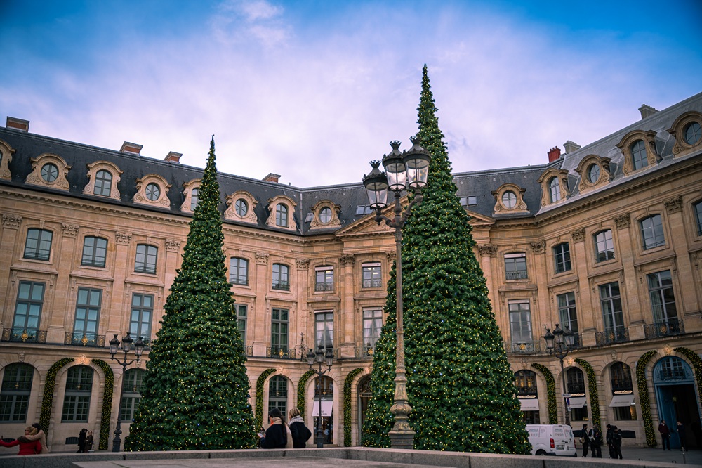 Photo de la Place Vendôme décorée par Festilight