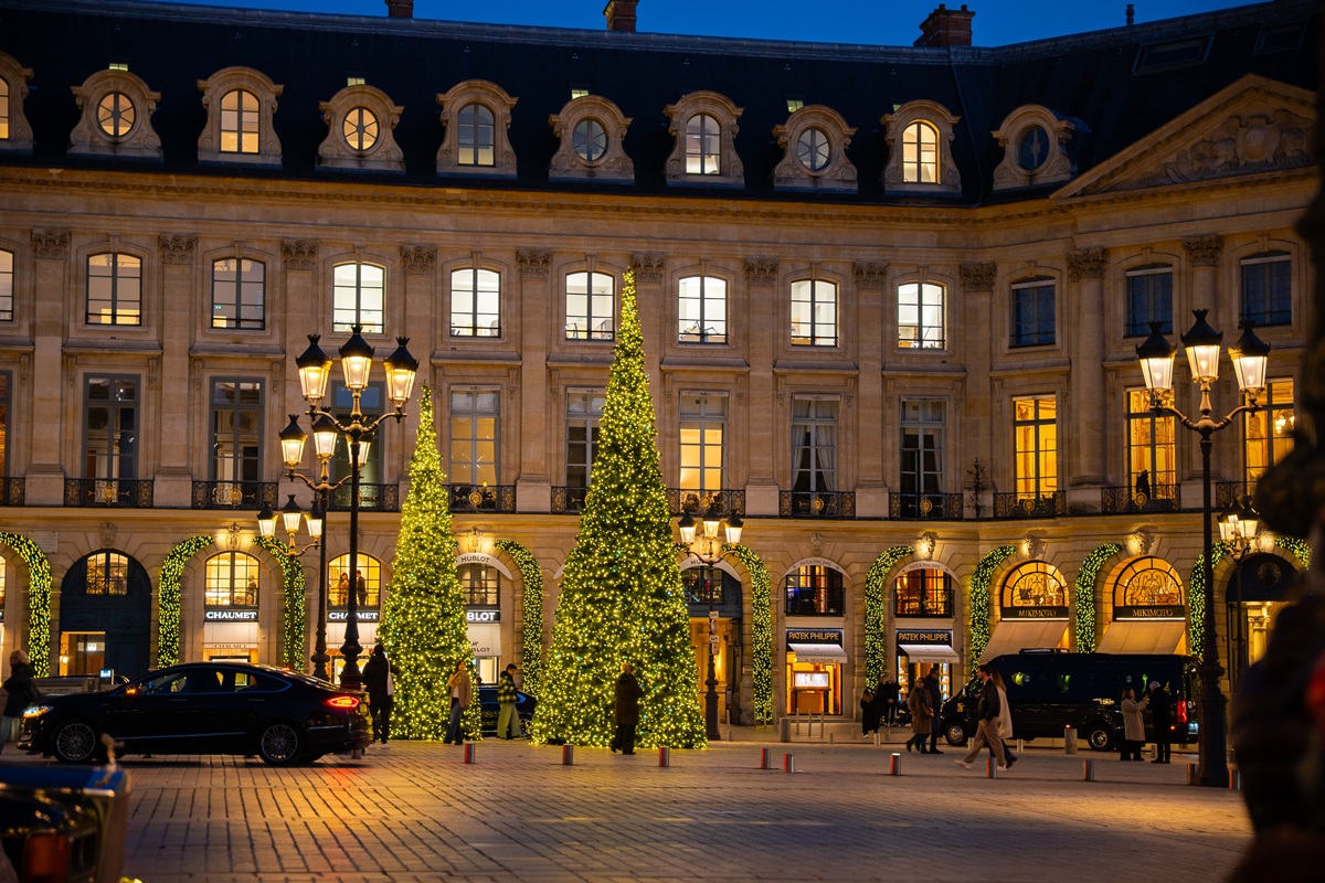 Photo de la Place Vendôme de nuit avec les décors Festilight 